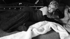 Grayscale Monroe woman Marilyn
