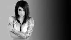 Grayscale Veronica Gomez