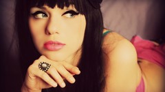 Green eyes brunettes