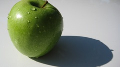 Green macro water drops shadow fruit water apples