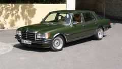 Green mercedes Benz 450