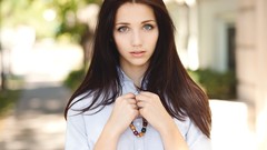 Green woman green eyes emily rudd