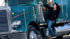 Green woman jeans trucks Maya Sieber