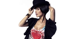 Hats Natalie Imbruglia blue eyes brunettes short hair poses