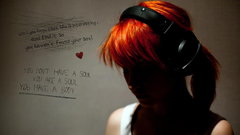 Hayley Williams paramore headphones