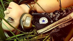 Headphones Converse brunettes
