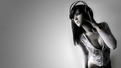 Headphones woman Aleksandra Wydrych