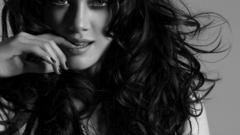 Hilary Duff monochrome greyscale