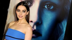 Hollywood game of thrones long hair brunettes emilia clarke red 