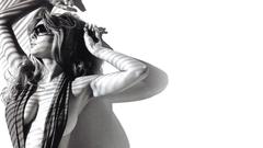 Hot looks and need Les moar