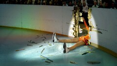 humor ice skate Women