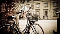 Italy cityscapes motorbikes citylife