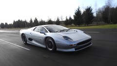 Jaguar xj220