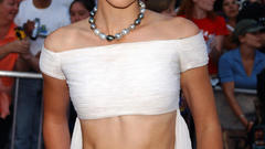 Jeans Keira Knightley necklaces