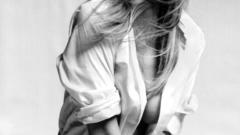 Jennifer aniston monochrome greyscale