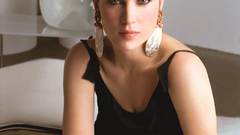 Jennifer Connelly earrings black