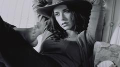 Jennifer Love Hewitt grayscale