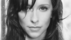 Jennifer Love Hewitt grayscale