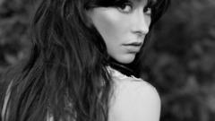 Jennifer Love Hewitt monochrome