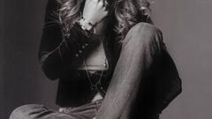 Jessica Biel grayscale