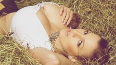 Jordan Carver models woman