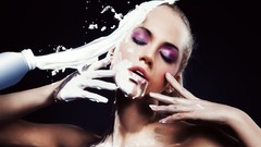 Jordan Carver splashes