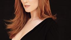 Julianne moore sideboobs