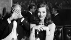 Kate Beckinsale grayscale monochrome