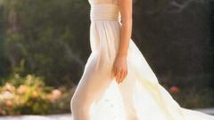 Kate Beckinsale white dress