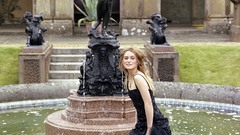 Keira Knightley Fountains black