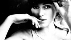 Keira Knightley grayscale