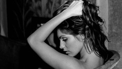 Kelly Brook grayscale