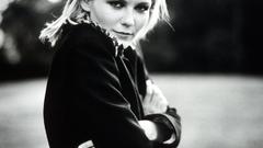 Kirsten Dunst grayscale monochrome