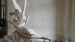 Kissing statues Museum