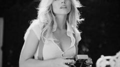 Kristen Bell Celebrity grayscale