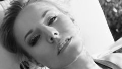 Kristen Bell monochrome greyscale