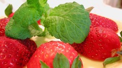 Leaves strawberries fruits