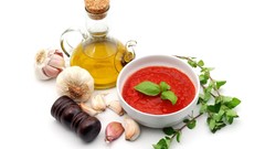 Leaves white background mint sauce tomato garlic butter