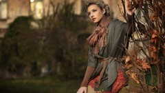 Leaves woman blondes