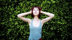 Leaves woman redheads no bra