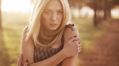 Light woman faces blondes sunlight