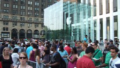 Line crowd store iphone 5 Apple iPhone 5