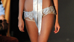 Lingerie cupless bras