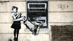 Little girl grafitti robot