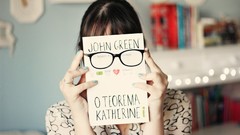 Macro Books glasses brunettes