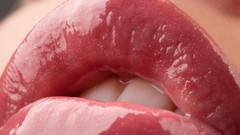 Macro lips wet