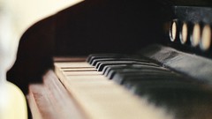 Macro Music piano instruments