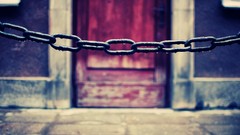 Macro water drops chains doors depth of field