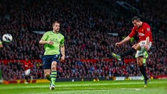 Manchester United football player soccer Premier League Robin 