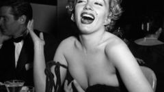Marilyn Monroe grayscale
